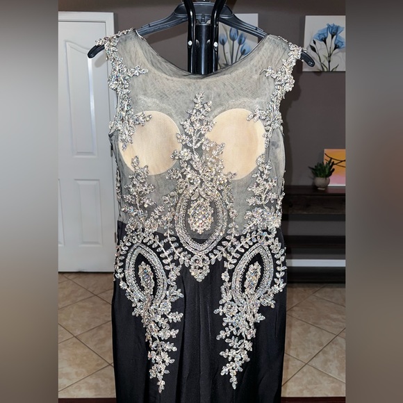 Camille La Vie Black and Gold dress - Picture 3 of 6